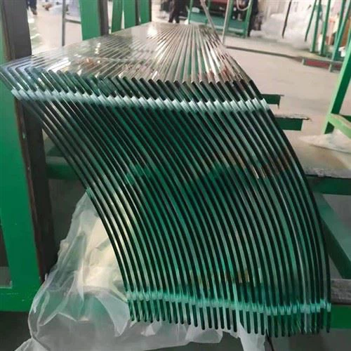 Вигнуте скло для душу