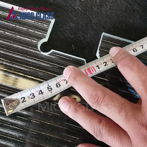 Скляні рифлені душові двері